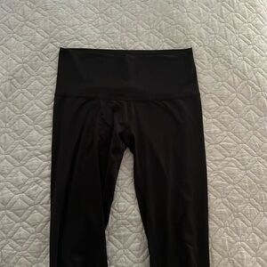 Teeki all black yoga hot pant - size small